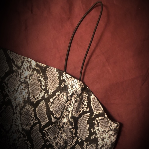 🎁✈️😊Gray & Black Snakeskin, Bodycon Mini Dress, by Ke•ned•ik - Picture 2 of 9